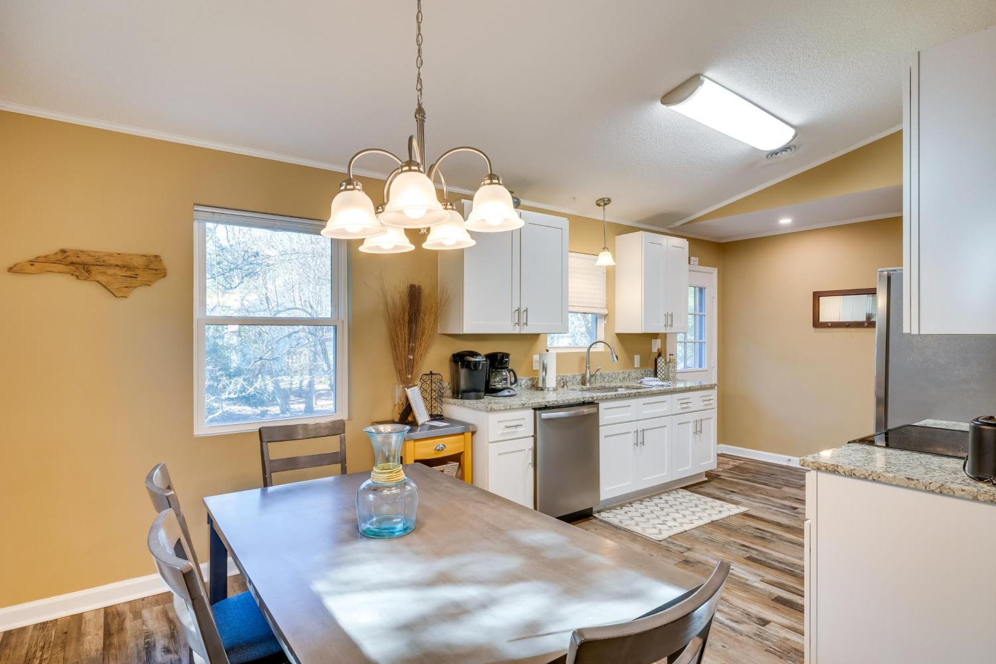 Lovely Emerald Isle Home, Walk To Beach! מראה חיצוני תמונה