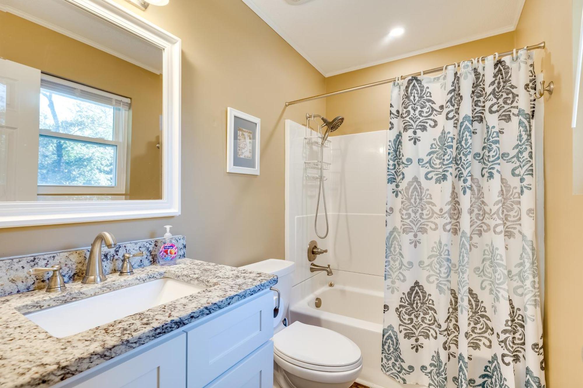 Lovely Emerald Isle Home, Walk To Beach! מראה חיצוני תמונה