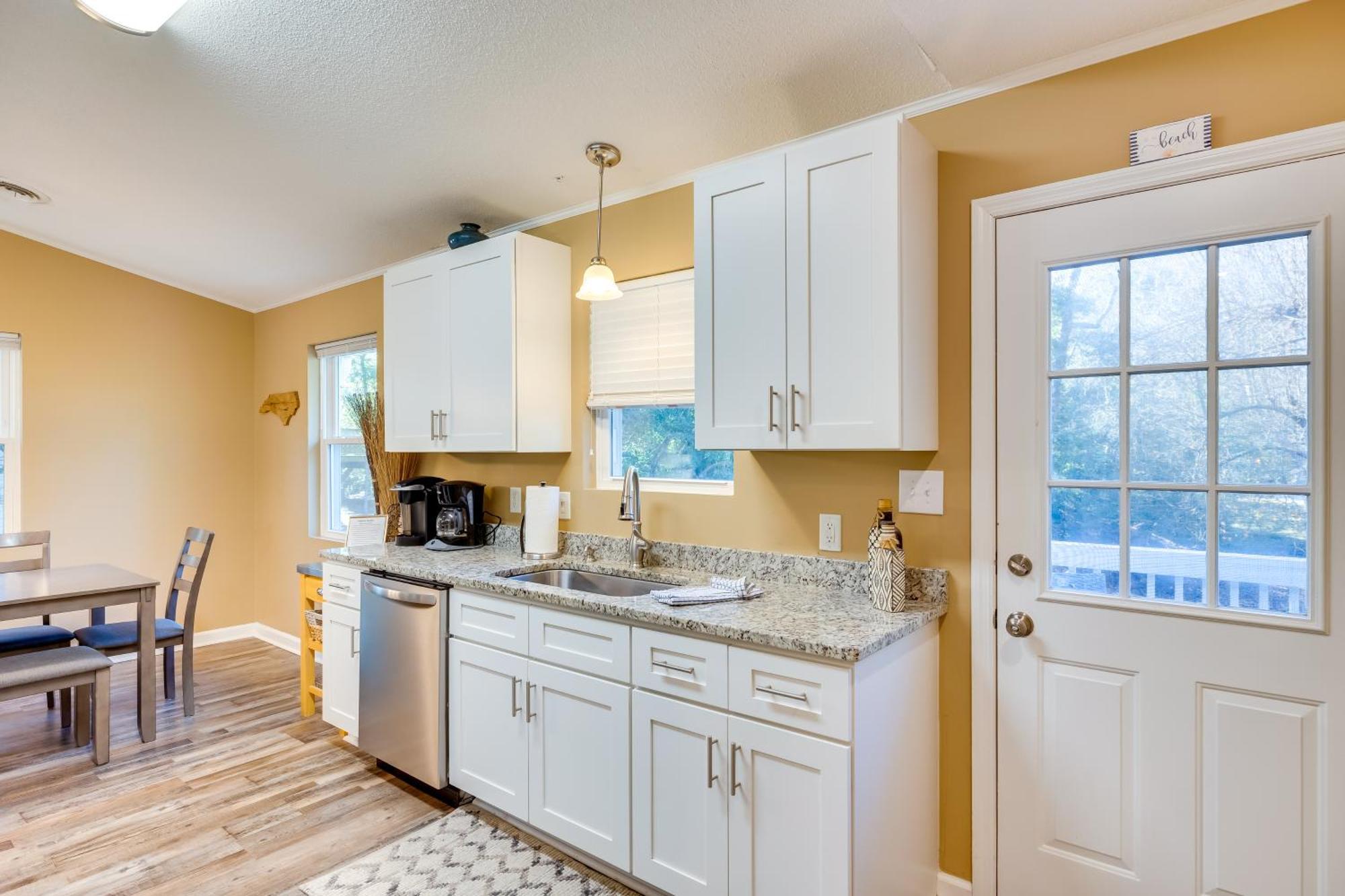Lovely Emerald Isle Home, Walk To Beach! מראה חיצוני תמונה
