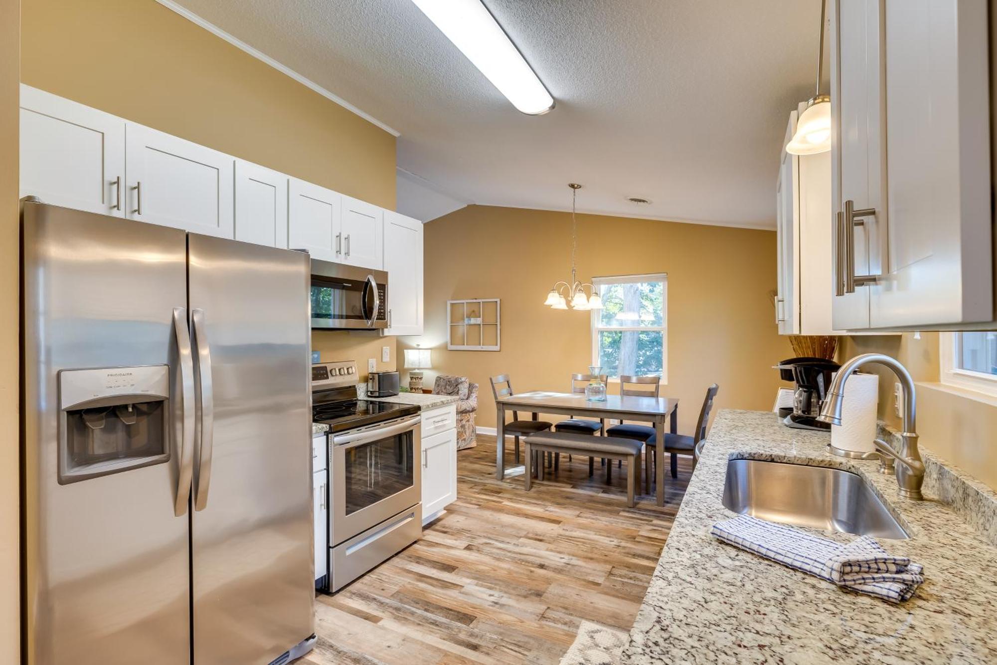 Lovely Emerald Isle Home, Walk To Beach! מראה חיצוני תמונה