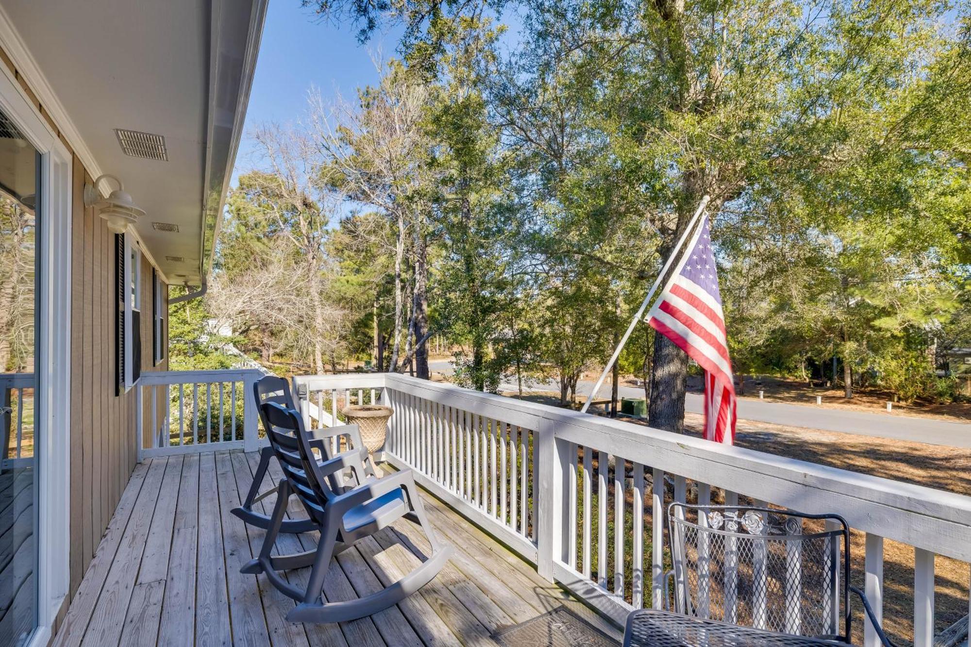 Lovely Emerald Isle Home, Walk To Beach! מראה חיצוני תמונה